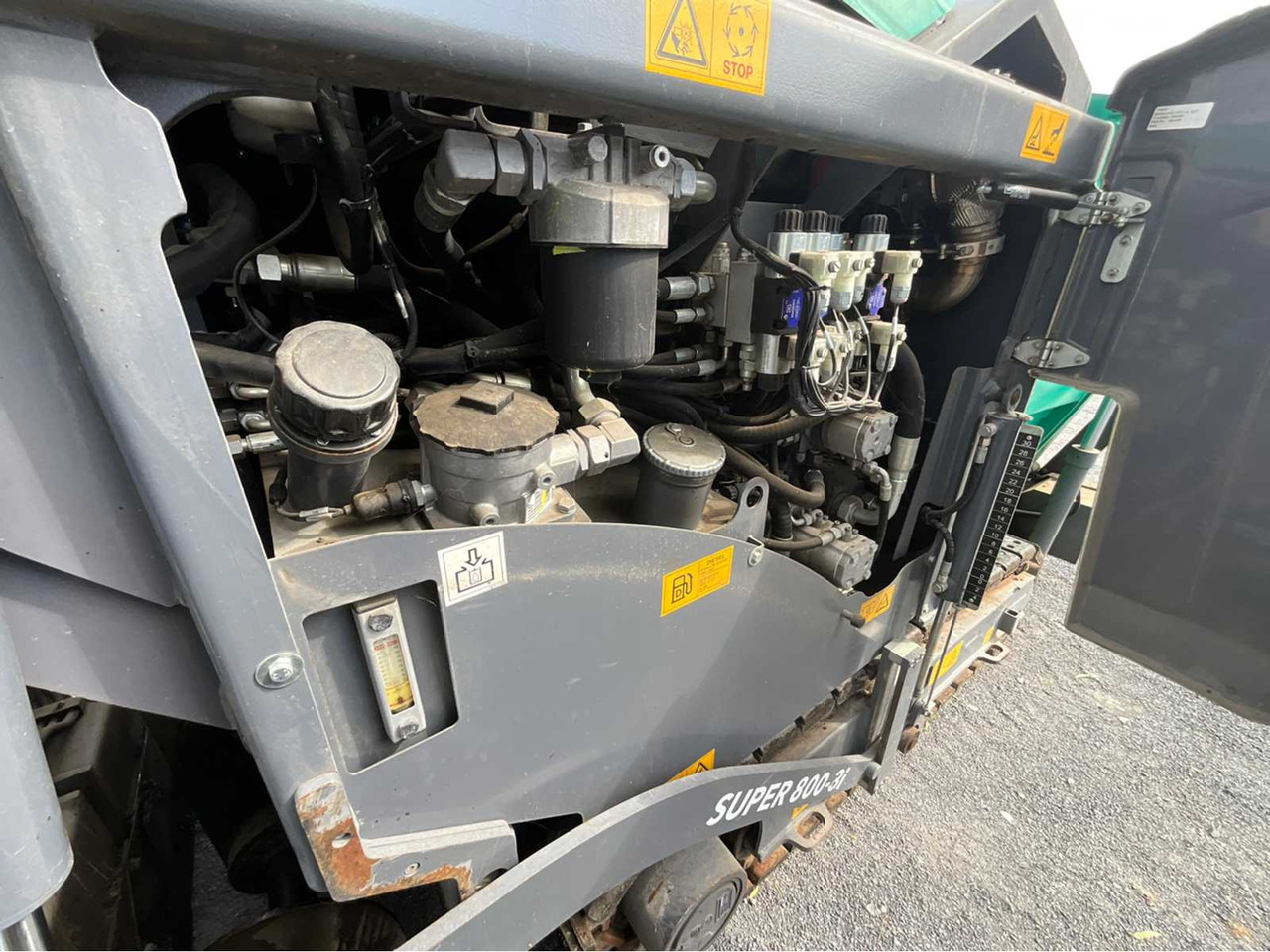 Asphaltfertiger/ Straßenfertiger VÖGELE Super 800-3i: das Bild 23