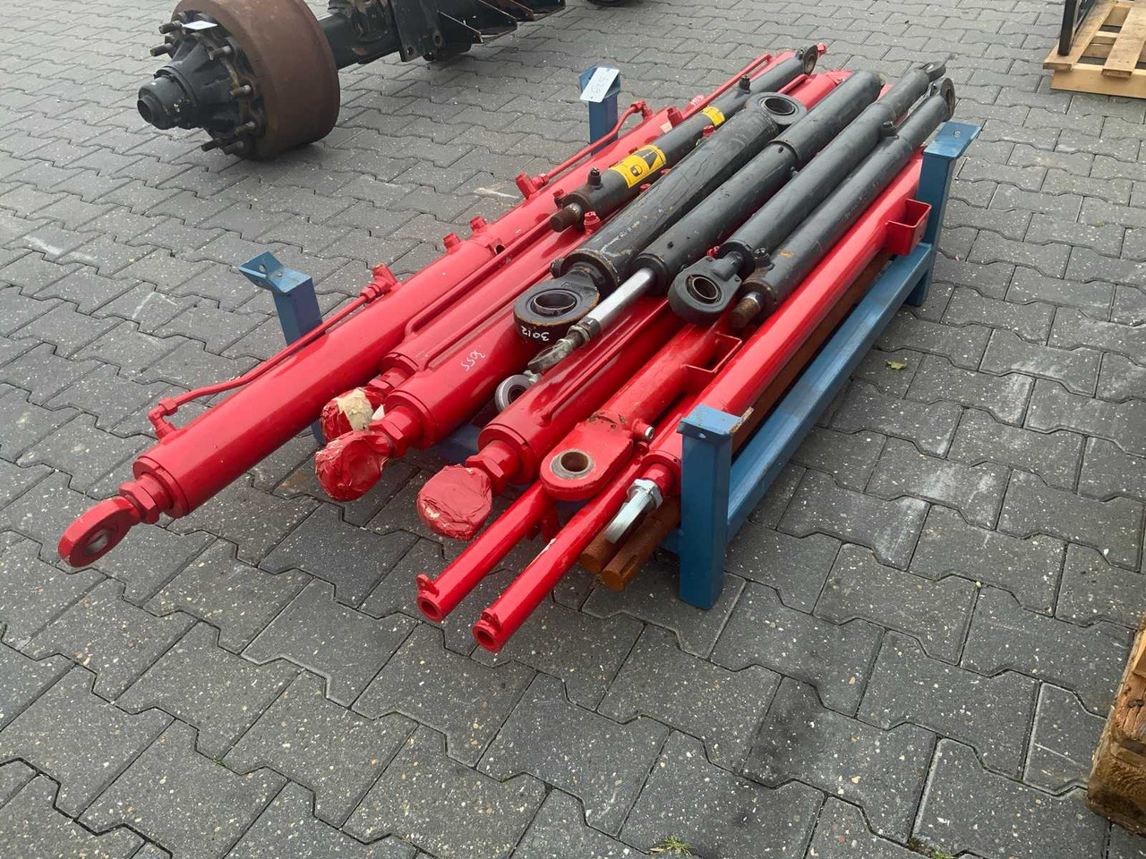 Various hydraulic cylinders for Schuitemaker (approx. 12 pieces) - Düngetechnik: das Bild 4 Various hydraulic cylinders for Schuitemaker (approx. 12 pieces) - Düngetechnik: das Bild 4