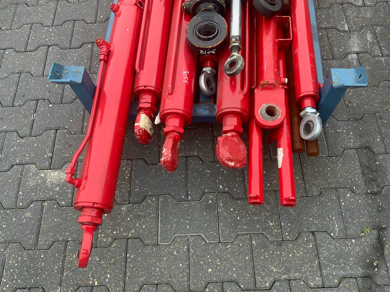 Various hydraulic cylinders for Schuitemaker (approx. 12 pieces) - Düngetechnik: das Bild 5 Various hydraulic cylinders for Schuitemaker (approx. 12 pieces) - Düngetechnik: das Bild 5