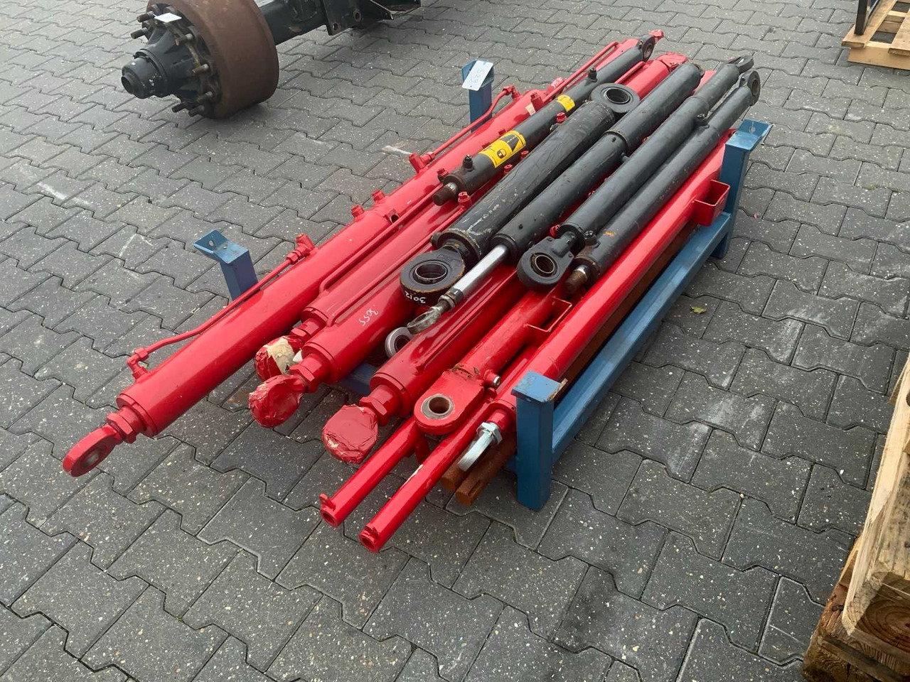 Various hydraulic cylinders for Schuitemaker (approx. 12 pieces) - Düngetechnik: das Bild 3 Various hydraulic cylinders for Schuitemaker (approx. 12 pieces) - Düngetechnik: das Bild 3