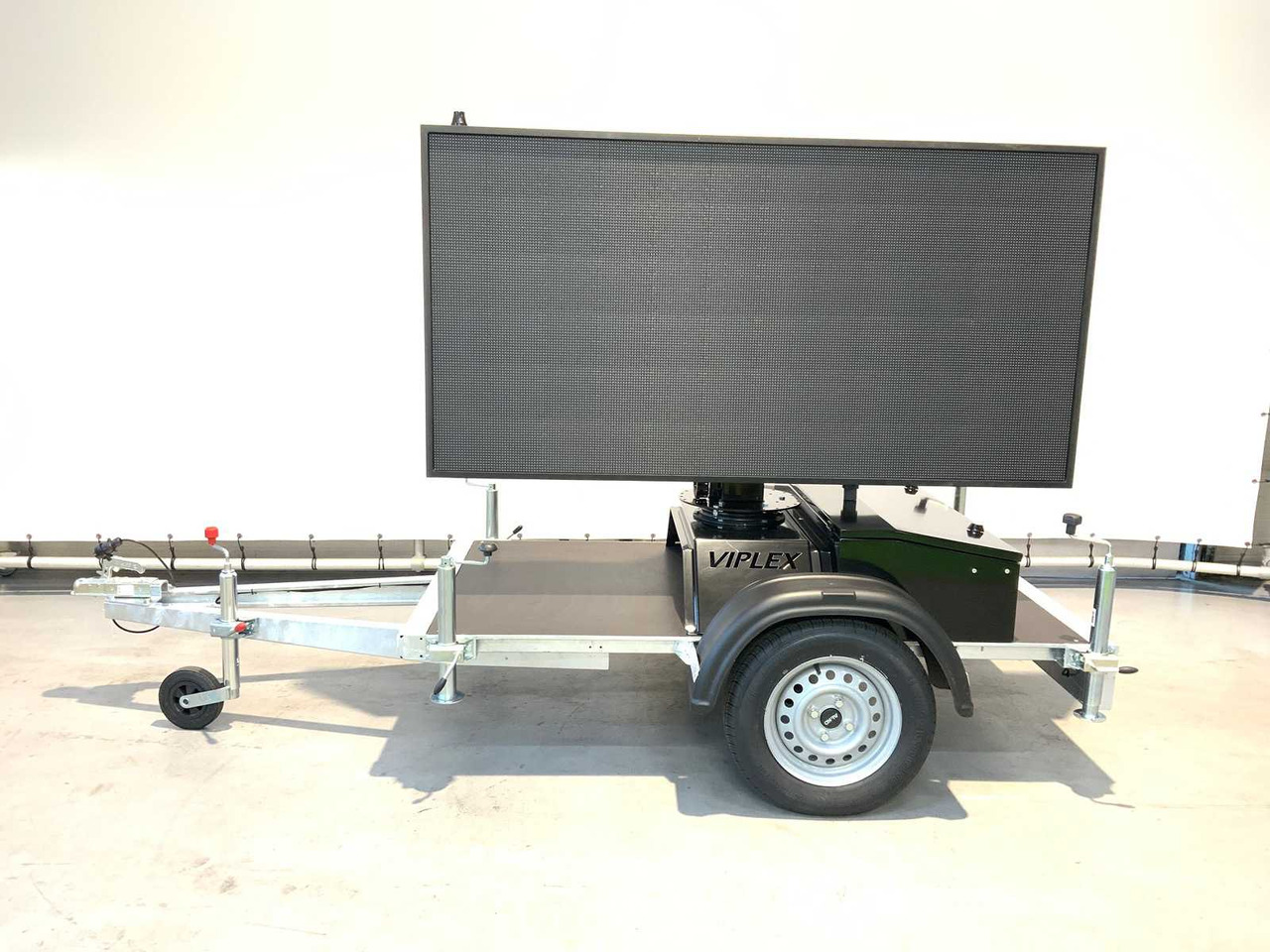 Viplex tekstkar P8 ledscherm op aanhangwagen - Baugeräte, Anhänger: das Bild 2 Viplex tekstkar P8 ledscherm op aanhangwagen - Baugeräte, Anhänger: das Bild 2