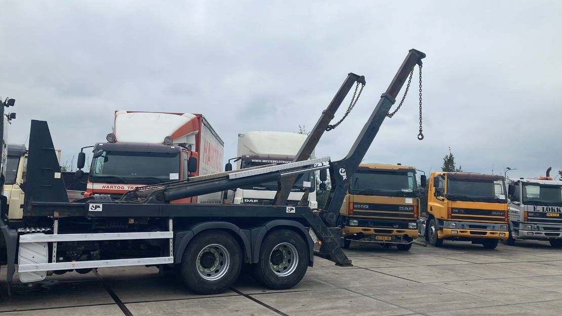 AJK AK 11 M Portaalarmsysteem - Hakenlift/ Absetzkipper System: das Bild 1 AJK AK 11 M Portaalarmsysteem - Hakenlift/ Absetzkipper System: das Bild 1