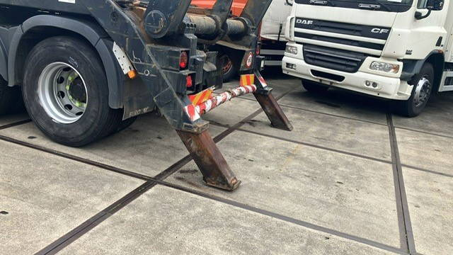 AJK AK 11 M Portaalarmsysteem - Hakenlift/ Absetzkipper System: das Bild 2 AJK AK 11 M Portaalarmsysteem - Hakenlift/ Absetzkipper System: das Bild 2