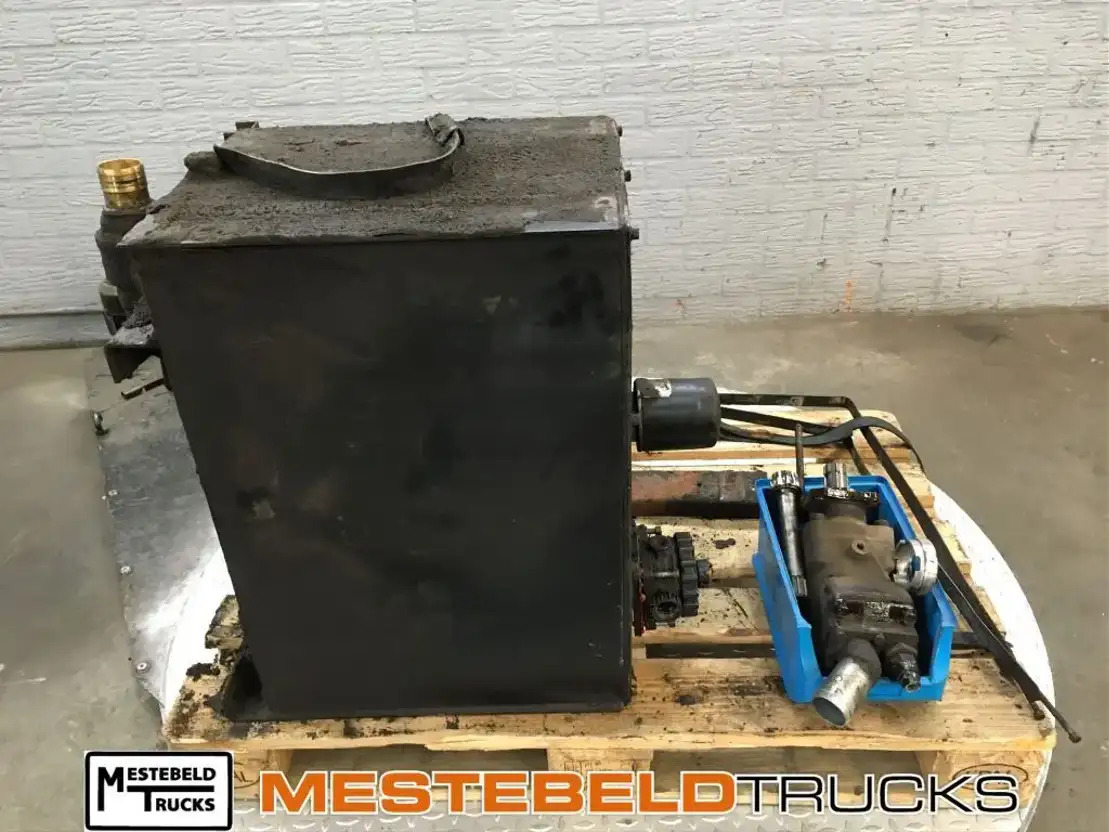 MAN PTO pomp + as + olietank - Hydraulik für LKW: das Bild 1 MAN PTO pomp + as + olietank - Hydraulik für LKW: das Bild 1
