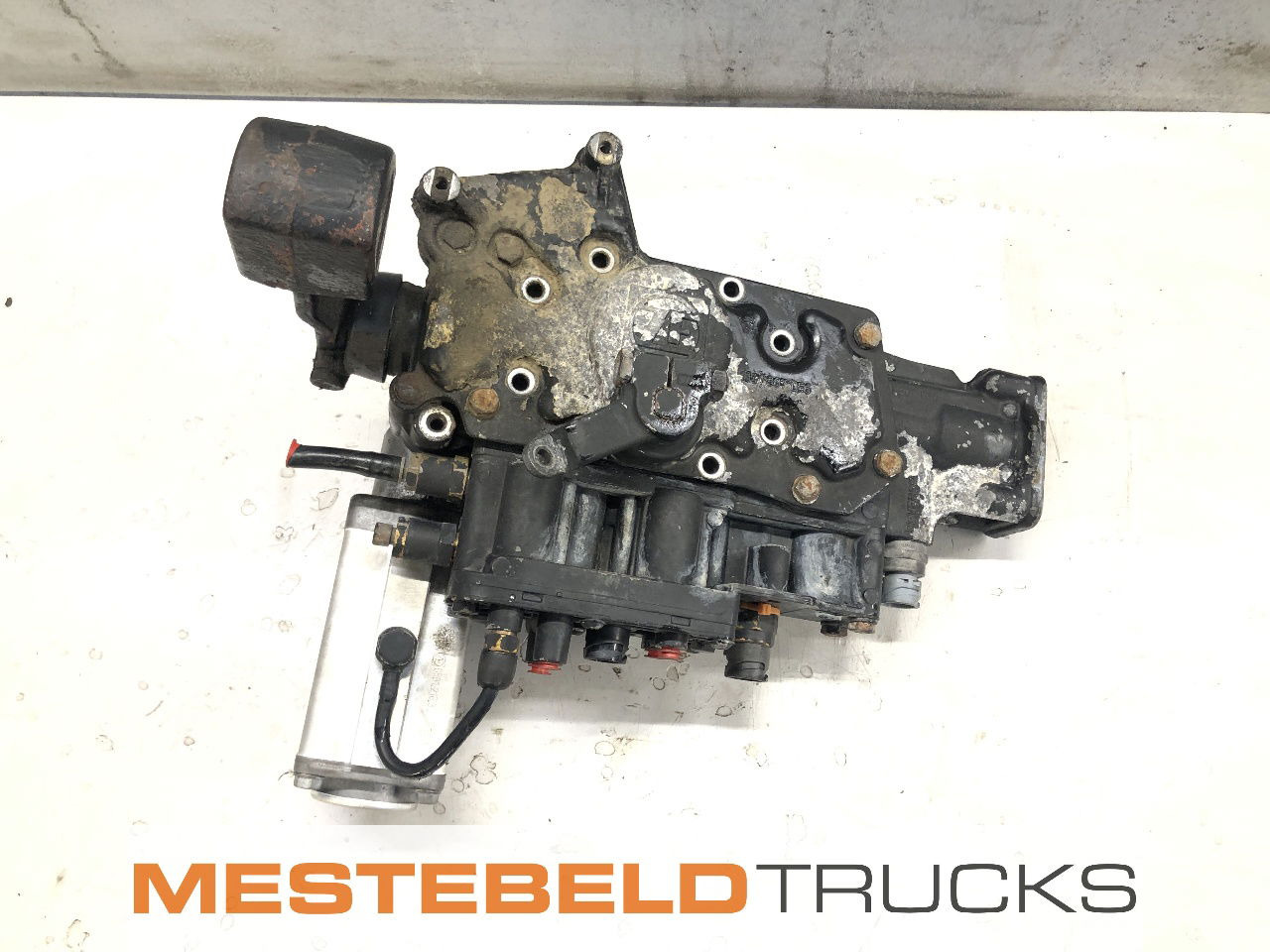 MAN Schakeldeksel met kabels - Getriebe und Teile für LKW: das Bild 2 MAN Schakeldeksel met kabels - Getriebe und Teile für LKW: das Bild 2
