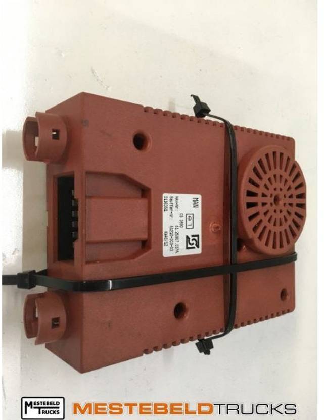 MAN Spanningsomvormer 24/12V 36A - Elektrische Ausrüstung für LKW: das Bild 1 MAN Spanningsomvormer 24/12V 36A - Elektrische Ausrüstung für LKW: das Bild 1