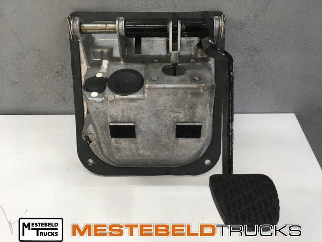 Mercedes Benz Pedalen paneel met rempedaal - Bremsteile für LKW: das Bild 1 Mercedes Benz Pedalen paneel met rempedaal - Bremsteile für LKW: das Bild 1