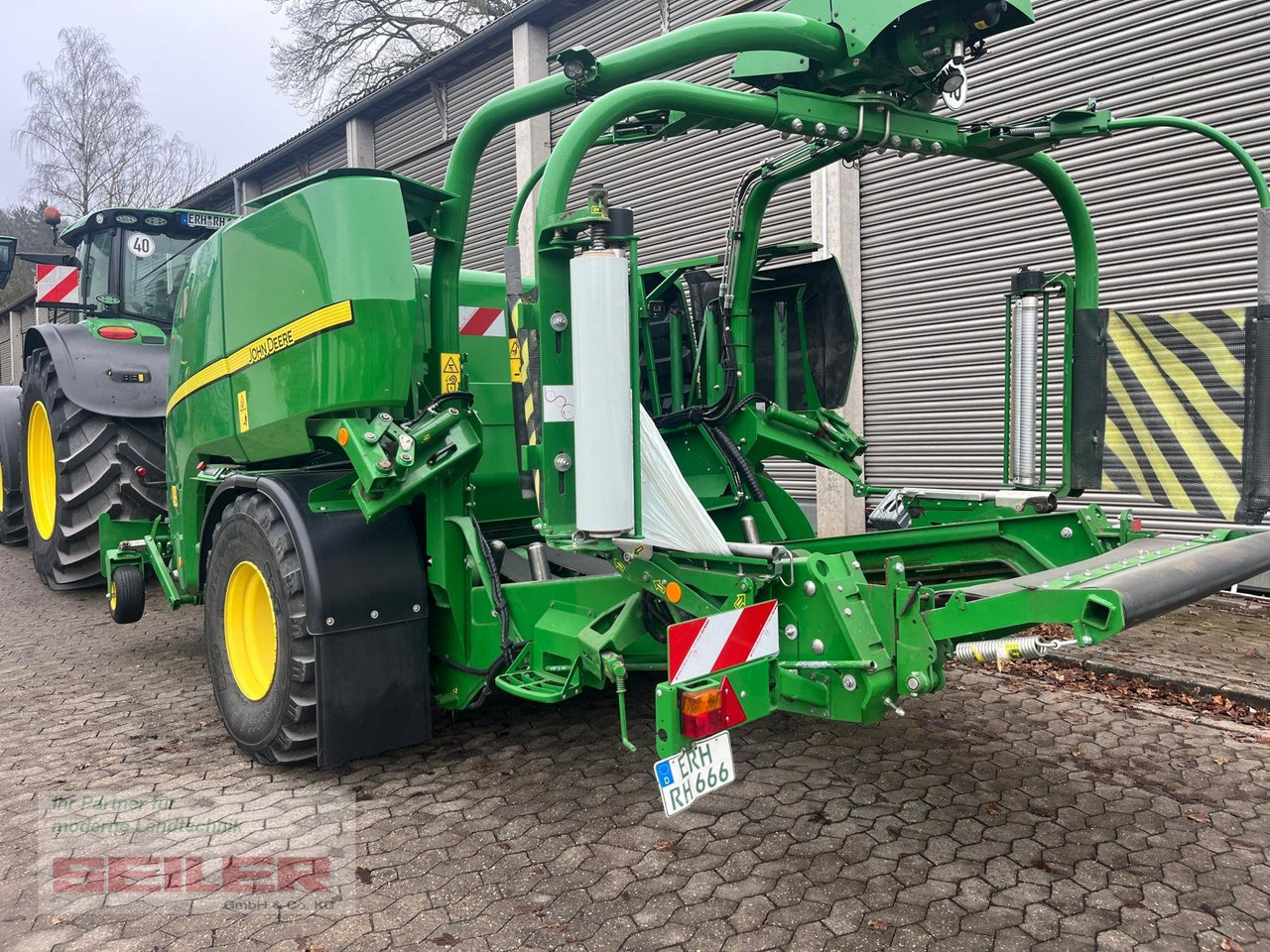 John Deere C441 R - Rundballenpresse: das Bild 2 John Deere C441 R - Rundballenpresse: das Bild 2