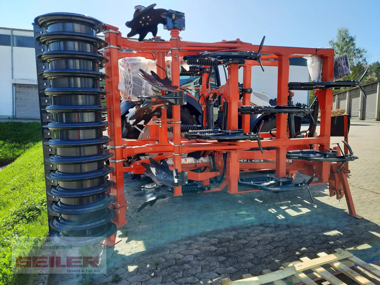 Kuhn Cultimer L 400 R NSM + T-Liner-Walze - Grubber: das Bild 2 Kuhn Cultimer L 400 R NSM + T-Liner-Walze - Grubber: das Bild 2