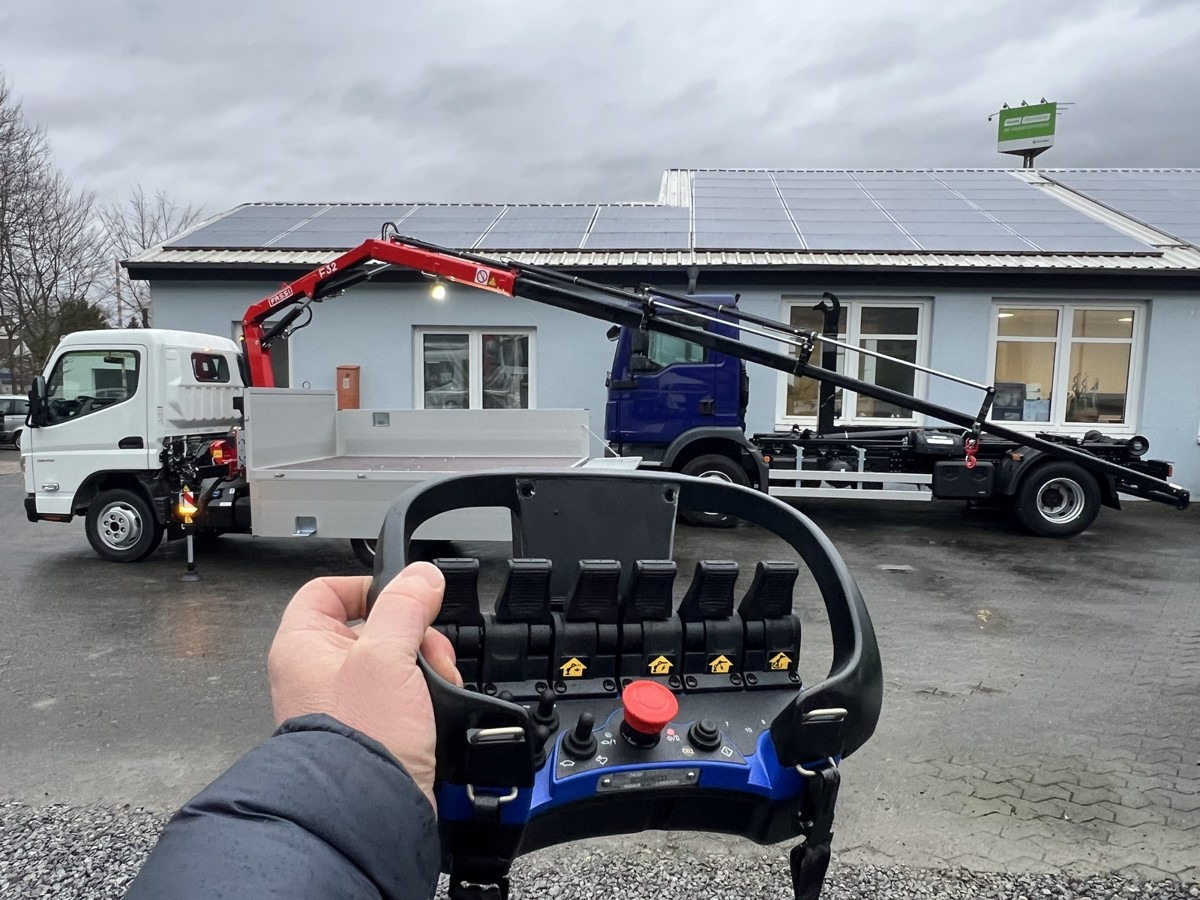 FUSO 3S15 Alu Pritsche 2.80m Ladekran Funk! - Pritsche Transporter: das Bild 2 FUSO 3S15 Alu Pritsche 2.80m Ladekran Funk! - Pritsche Transporter: das Bild 2