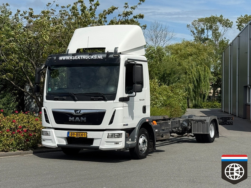 MAN TGL 8 220 - 7490KG - CHASSIS LENGTH 7.00M - LOW KM 387TKM - Fahrgestell LKW: das Bild 1 MAN TGL 8 220 - 7490KG - CHASSIS LENGTH 7.00M - LOW KM 387TKM - Fahrgestell LKW: das Bild 1