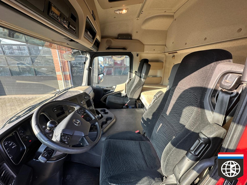 Sattelzugmaschine Mercedes-Benz ACTROS 1840 L /  SLEEPER CAB: das Bild 11