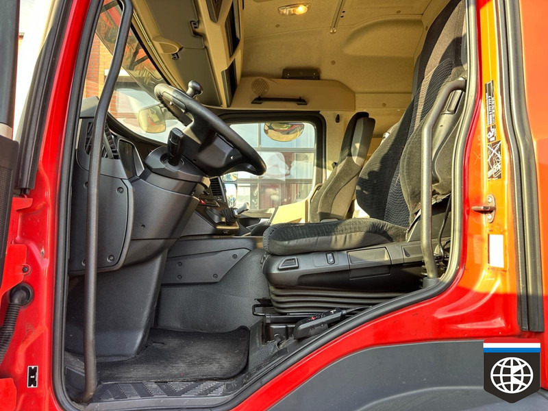 Innenraum Bild 1: Sattelzugmaschine Mercedes-Benz ACTROS 1840 L /  SLEEPER CAB