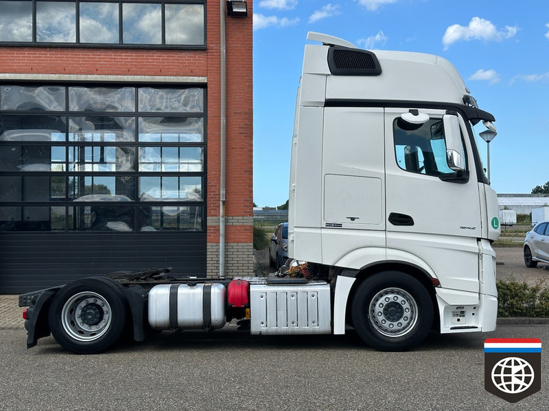 Sattelzugmaschine Mercedes-Benz ACTROS 1842 LLS - Giga Space - 2x tank - NIGHT a/c: das Bild 8