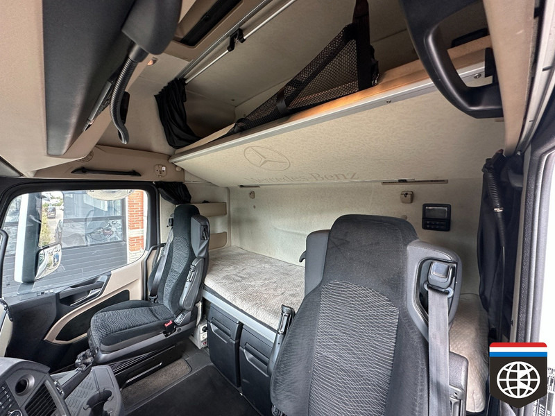 Sattelzugmaschine Mercedes-Benz ACTROS 1842 LLS - Giga Space - 2x tank - NIGHT a/c: das Bild 11