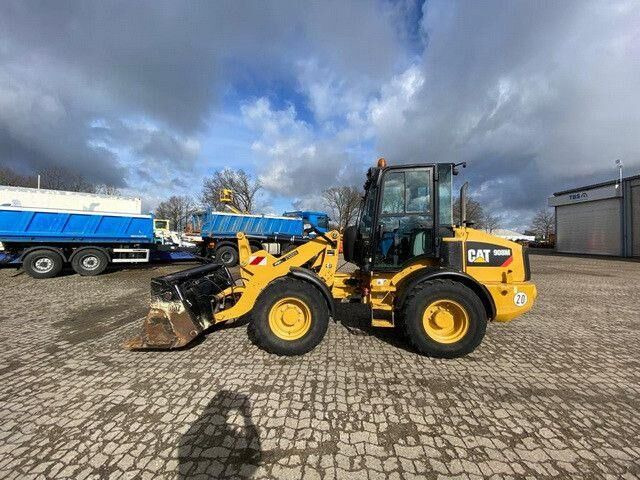 Caterpillar 908M, 4+1 Schaufel, Palettengabel, wenig Std. - Radlader: das Bild 2 Caterpillar 908M, 4+1 Schaufel, Palettengabel, wenig Std. - Radlader: das Bild 2