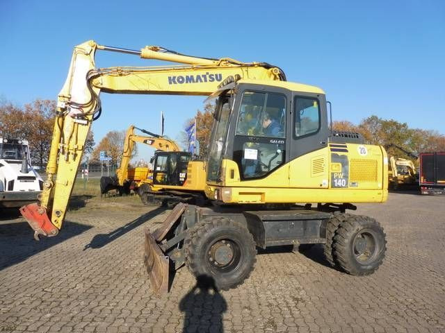 Komatsu PW 140-7 - Mobilbagger: das Bild 3 Komatsu PW 140-7 - Mobilbagger: das Bild 3