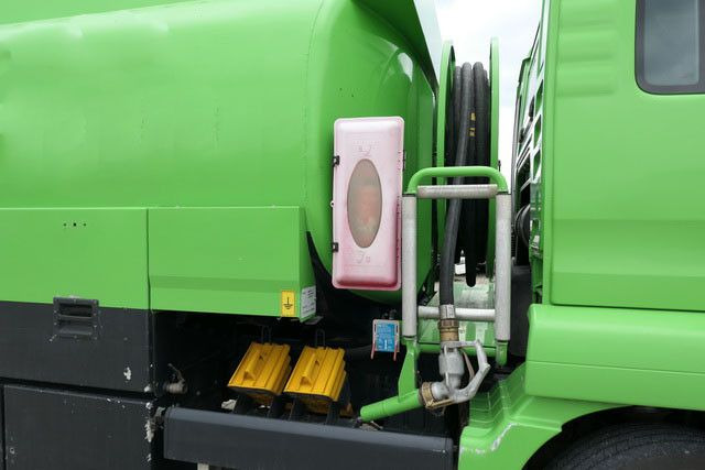 MAN 26.400 TGS 6x2, Esterer, Unten- u. Obenbefüllung - Tankwagen: das Bild 4 MAN 26.400 TGS 6x2, Esterer, Unten- u. Obenbefüllung - Tankwagen: das Bild 4