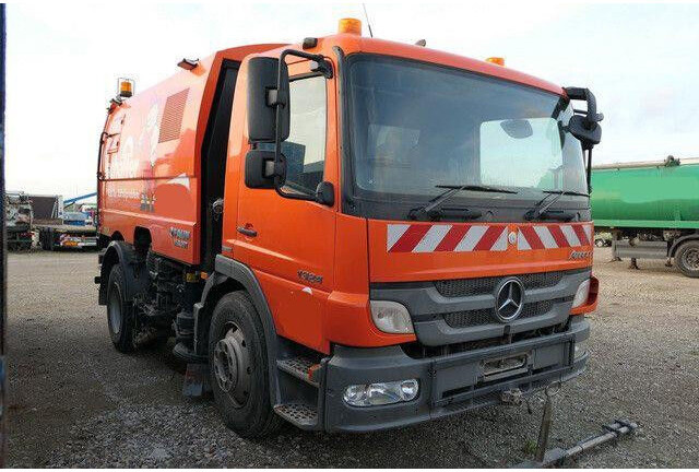 Mercedes-Benz 1323 L Atego 4x2, Faun Vaajet 6 R, Wassertank - Kehrmaschine: das Bild 5 Mercedes-Benz 1323 L Atego 4x2, Faun Vaajet 6 R, Wassertank - Kehrmaschine: das Bild 5