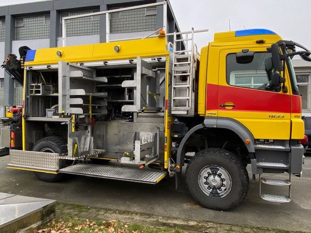 Mercedes-Benz 1833 Axor 4x4, Kran Palfinger, Rosenbauer, AHK - Feuerwehrfahrzeug, Autokran: das Bild 4 Mercedes-Benz 1833 Axor 4x4, Kran Palfinger, Rosenbauer, AHK - Feuerwehrfahrzeug, Autokran: das Bild 4