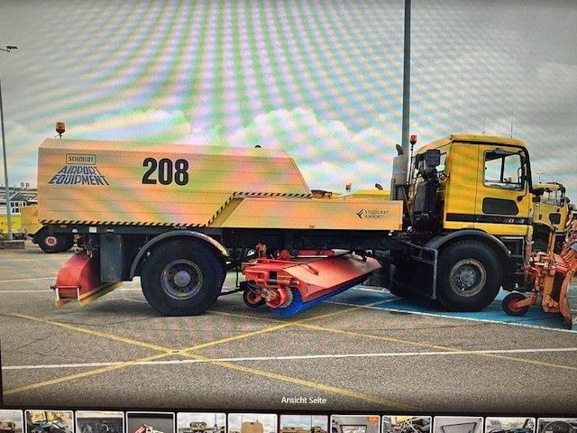 Mercedes-Benz 2035 AK Actros 4x4, Kehrmaschine Schmidt, Allrad - Kehrmaschine: das Bild 2 Mercedes-Benz 2035 AK Actros 4x4, Kehrmaschine Schmidt, Allrad - Kehrmaschine: das Bild 2