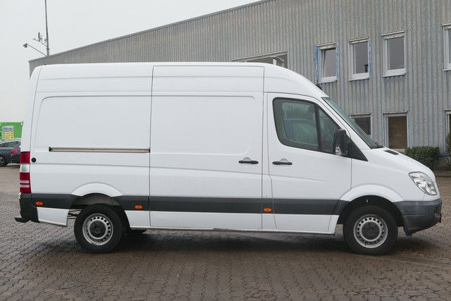 Mercedes-Benz 213 CDI Sprinter 4x2, Klima, 3. Sitz, Holzausbau - Kleintransporter: das Bild 2 Mercedes-Benz 213 CDI Sprinter 4x2, Klima, 3. Sitz, Holzausbau - Kleintransporter: das Bild 2