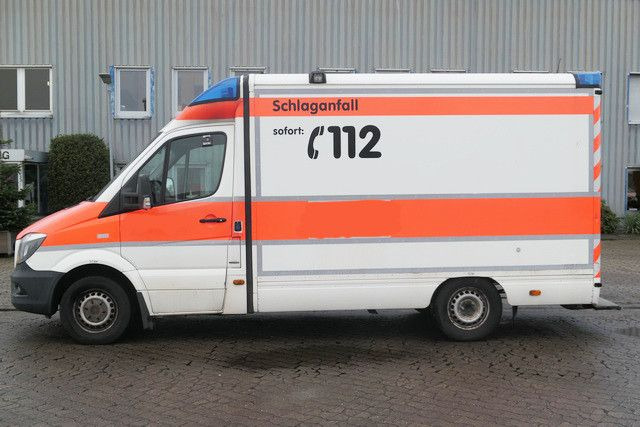 Mercedes-Benz 315 CDI Sprinter 4x2, Klima, Navi, Liege - Krankenwagen: das Bild 5 Mercedes-Benz 315 CDI Sprinter 4x2, Klima, Navi, Liege - Krankenwagen: das Bild 5