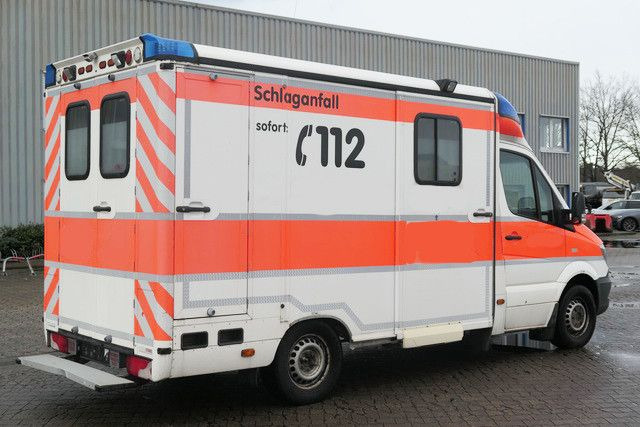 Mercedes-Benz 315 CDI Sprinter 4x2, Klima, Navi, Liege - Krankenwagen: das Bild 3 Mercedes-Benz 315 CDI Sprinter 4x2, Klima, Navi, Liege - Krankenwagen: das Bild 3
