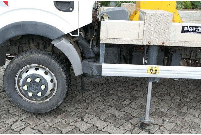 Nissan 32.12 4x2, 11m Arbeitshöhe, Klima,3. Sitz - LKW mit Arbeitsbühne: das Bild 3 Nissan 32.12 4x2, 11m Arbeitshöhe, Klima,3. Sitz - LKW mit Arbeitsbühne: das Bild 3