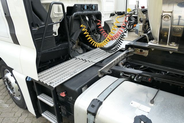 Sattelzugmaschine MAN 18.500 TGX, XXL, Intarder, Standklima, 2x Tank: das Bild 8