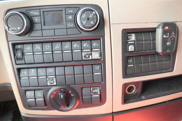 Sattelzugmaschine MAN 28.500 TGX 6x2, Kran PM 40528, Funk, Seilwinde: das Bild 13