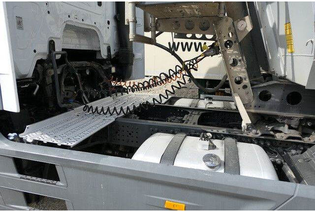 Mercedes-Benz 1843 LS Actros, MP4, Retarder, 2x Tank, Spoiler - Sattelzugmaschine: das Bild 3 Mercedes-Benz 1843 LS Actros, MP4, Retarder, 2x Tank, Spoiler - Sattelzugmaschine: das Bild 3