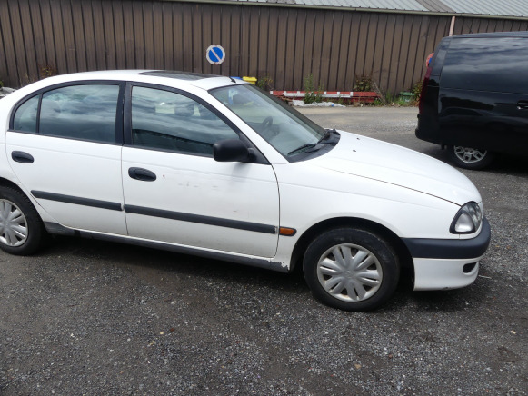 REF:DBB024 - Voiture Toyota Avensis (1998-172.549 km) - Andere Technik: das Bild 3 REF:DBB024 - Voiture Toyota Avensis (1998-172.549 km) - Andere Technik: das Bild 3