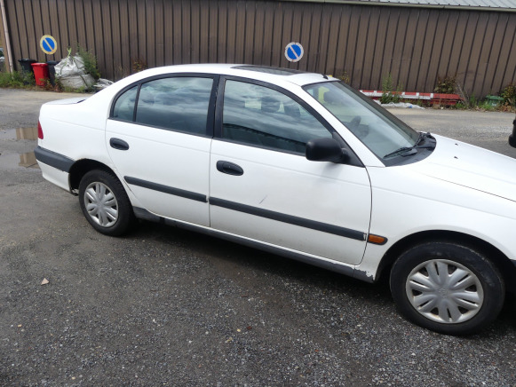 REF:DBB024 - Voiture Toyota Avensis (1998-172.549 km) - Andere Technik: das Bild 4 REF:DBB024 - Voiture Toyota Avensis (1998-172.549 km) - Andere Technik: das Bild 4