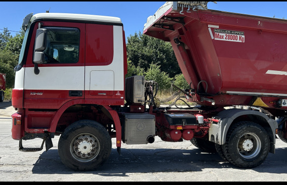 Tracteur routier 4x4 Mercedes Actros 2046 AS (2013 - 648.117 km) - Andere Technik: das Bild 1 Tracteur routier 4x4 Mercedes Actros 2046 AS (2013 - 648.117 km) - Andere Technik: das Bild 1