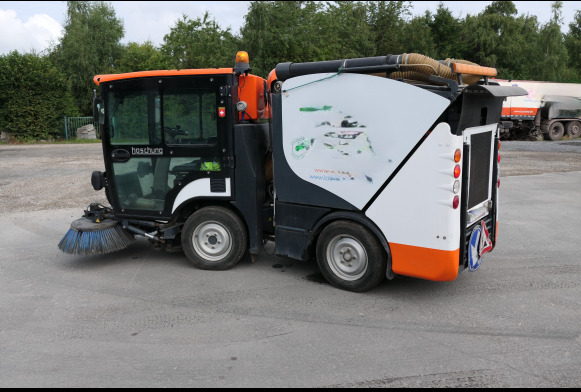 Camion balayeuse articulé Boschung S2 - Kehrmaschine: das Bild 3 Camion balayeuse articulé Boschung S2 - Kehrmaschine: das Bild 3