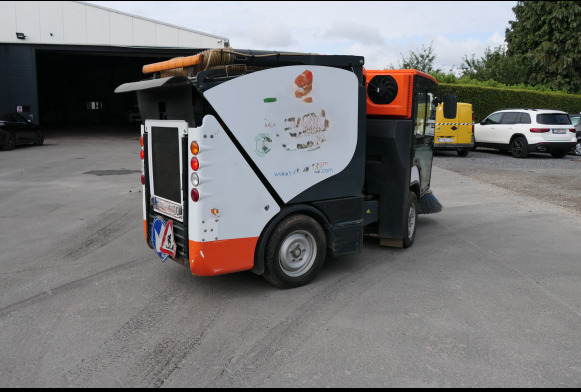 Camion balayeuse articulé Boschung S2 - Kehrmaschine: das Bild 4 Camion balayeuse articulé Boschung S2 - Kehrmaschine: das Bild 4