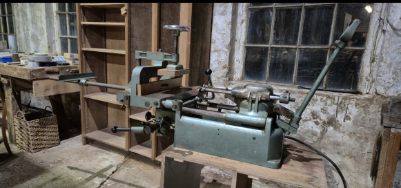 Mortaiseuse RAPID – en parfait état de fonctionnement - Holzbearbeitungsmaschine: das Bild 1 Mortaiseuse RAPID – en parfait état de fonctionnement - Holzbearbeitungsmaschine: das Bild 1