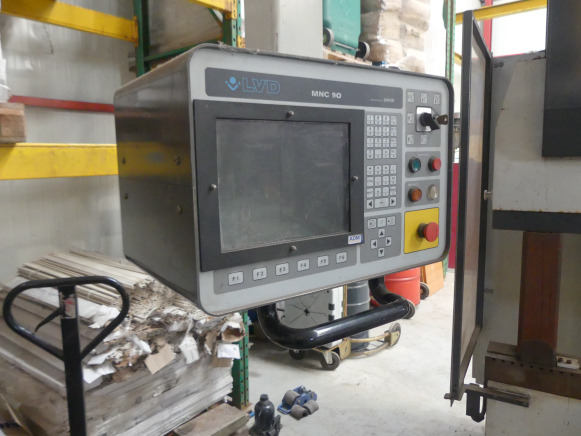 Plieuse LVD PPEB 135/40 MNC90 - Metallbearbeitungsmaschine: das Bild 3 Plieuse LVD PPEB 135/40 MNC90 - Metallbearbeitungsmaschine: das Bild 3