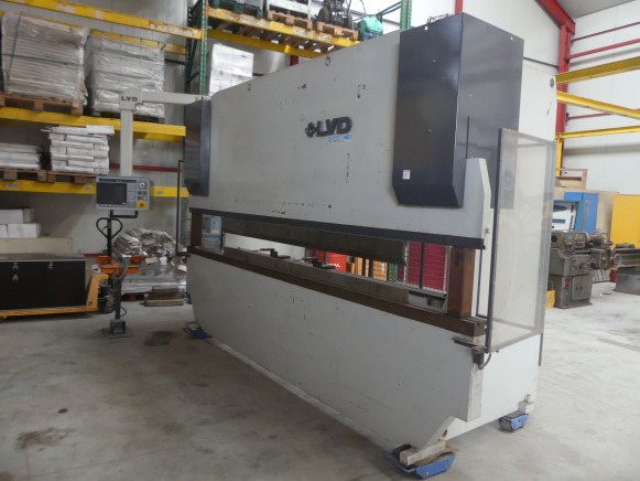 Plieuse LVD PPEB 135/40 MNC90 - Metallbearbeitungsmaschine: das Bild 1 Plieuse LVD PPEB 135/40 MNC90 - Metallbearbeitungsmaschine: das Bild 1