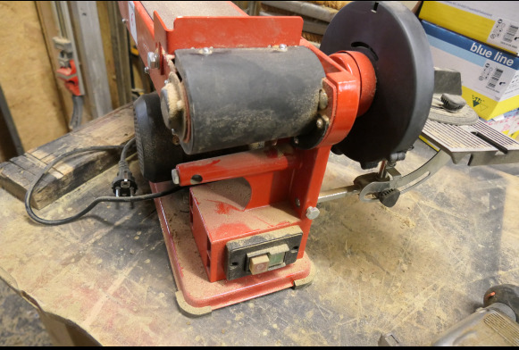 Ponceuse à bande + lapidaire Einhell TC-US 400 - Holzbearbeitungsmaschine: das Bild 3 Ponceuse à bande + lapidaire Einhell TC-US 400 - Holzbearbeitungsmaschine: das Bild 3