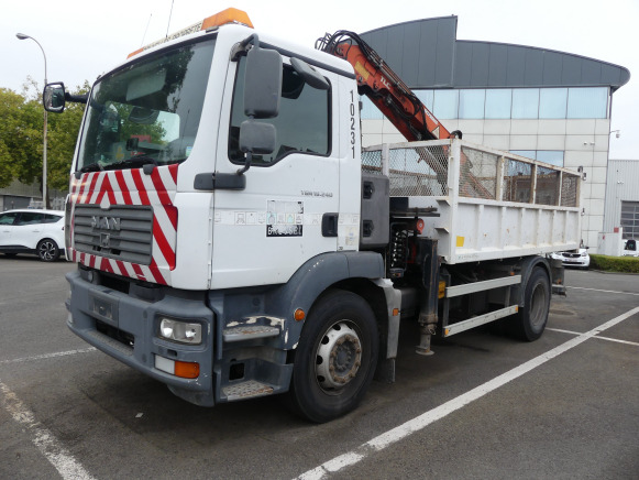 REF:10231 - Camion benne avec grue MAN TGM 18.240(VIN: WMAN08ZZ89Y231476) - Kipper, Autokran: das Bild 1 REF:10231 - Camion benne avec grue MAN TGM 18.240(VIN: WMAN08ZZ89Y231476) - Kipper, Autokran: das Bild 1