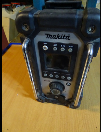 Radio MAKITA DMR112 IP64 Bluetooth DAB+ - Werkzeug/ Gerät: das Bild 2 Radio MAKITA DMR112 IP64 Bluetooth DAB+ - Werkzeug/ Gerät: das Bild 2