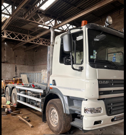 Tracteur routier DAF FAT CF-M4TN3 (2013-574.945 km-VIN:XLRAT85MC0E985264) - Sattelzugmaschine: das Bild 2 Tracteur routier DAF FAT CF-M4TN3 (2013-574.945 km-VIN:XLRAT85MC0E985264) - Sattelzugmaschine: das Bild 2