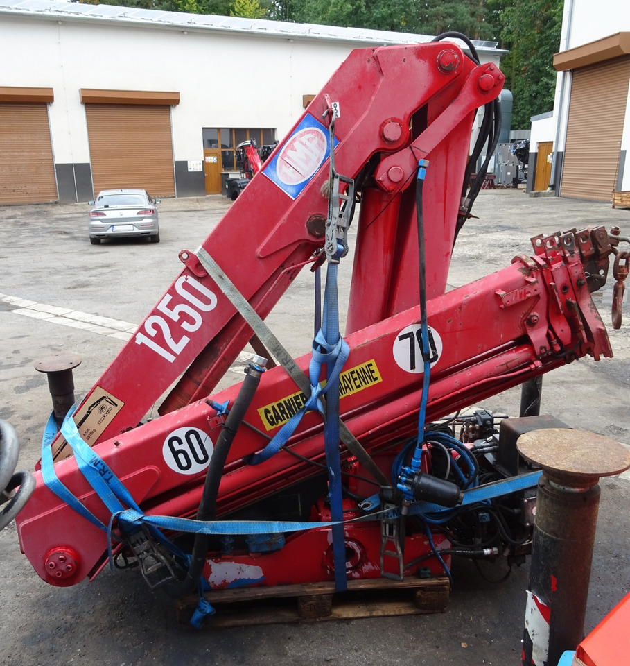 HMF 1250 K3 crane with remote control, 15 m, Funk, Ladekran, Kran PALFINGER - Ladekran: das Bild 2 HMF 1250 K3 crane with remote control, 15 m, Funk, Ladekran, Kran PALFINGER - Ladekran: das Bild 2