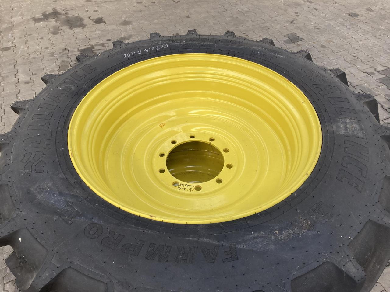 Alliance 420/85R38 - Reifen für Landmaschine: das Bild 2 Alliance 420/85R38 - Reifen für Landmaschine: das Bild 2
