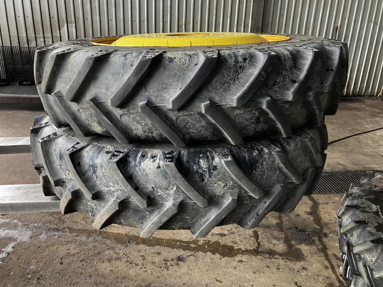 BKT 270/95R32 - Reifen für Landmaschine: das Bild 1 BKT 270/95R32 - Reifen für Landmaschine: das Bild 1