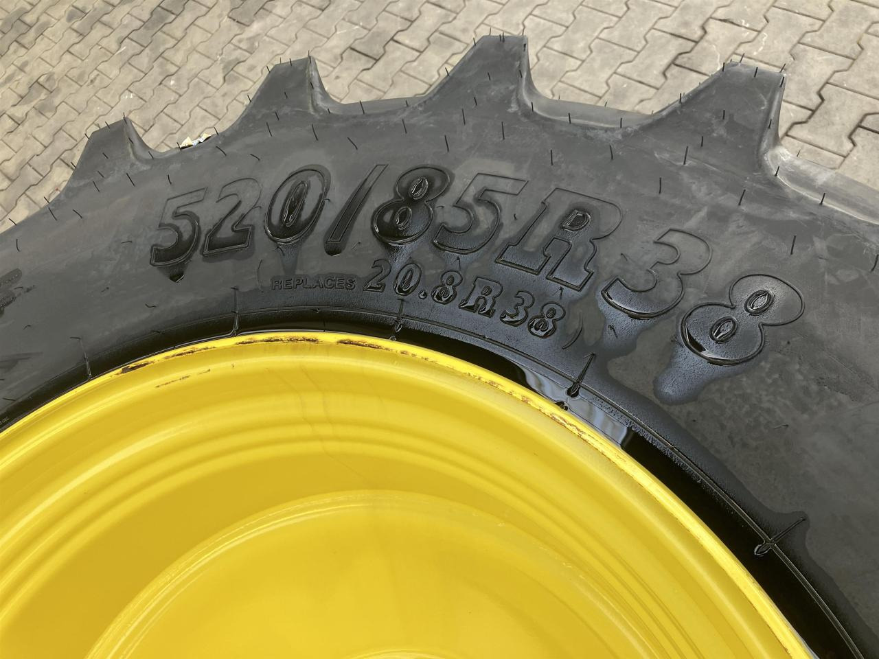 BKT 520/85R38 - Reifen für Landmaschine: das Bild 2 BKT 520/85R38 - Reifen für Landmaschine: das Bild 2