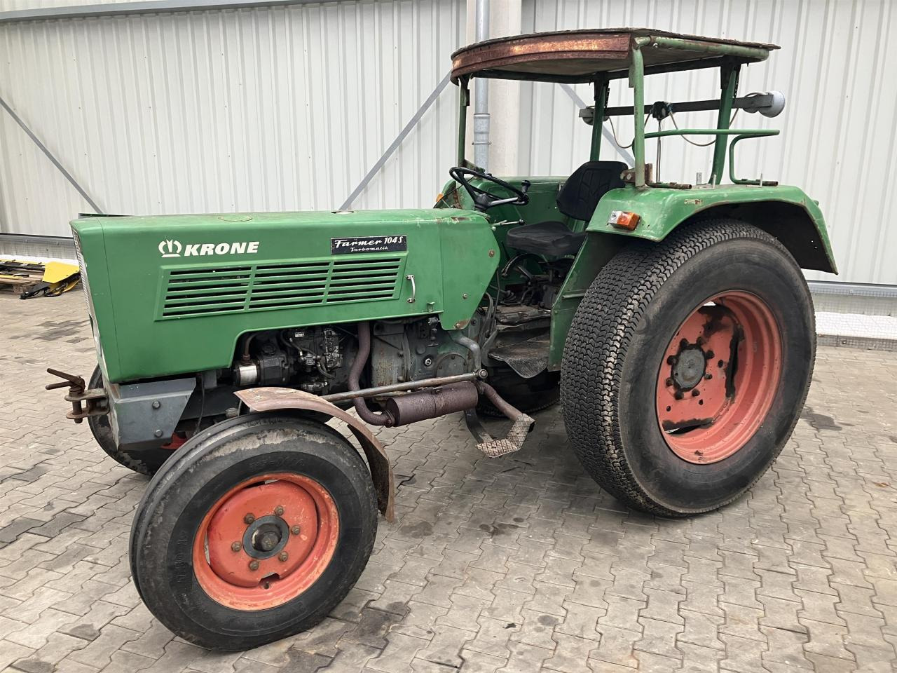 Fendt 104 S Farmer - Traktor: das Bild 1 Fendt 104 S Farmer - Traktor: das Bild 1