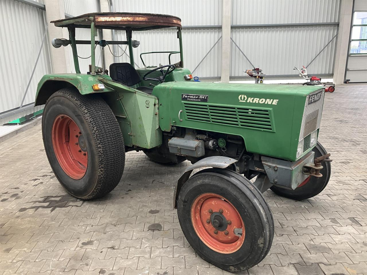 Fendt 104 S Farmer - Traktor: das Bild 2 Fendt 104 S Farmer - Traktor: das Bild 2